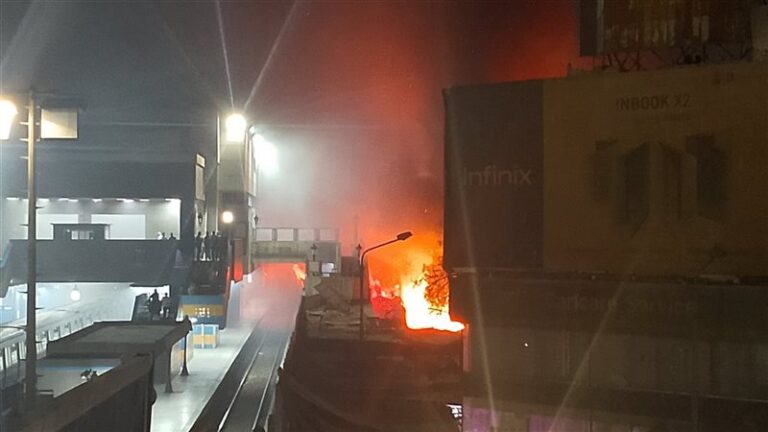 نشوب حريق هائل بعدد من المحال بشبرا الخيمة