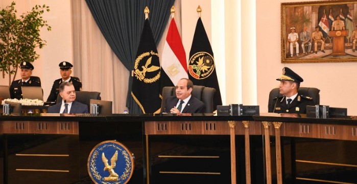 مدبولي يشارك في فعاليات تسليم النيابة 256 كيلو ذهب للبنك المركزي